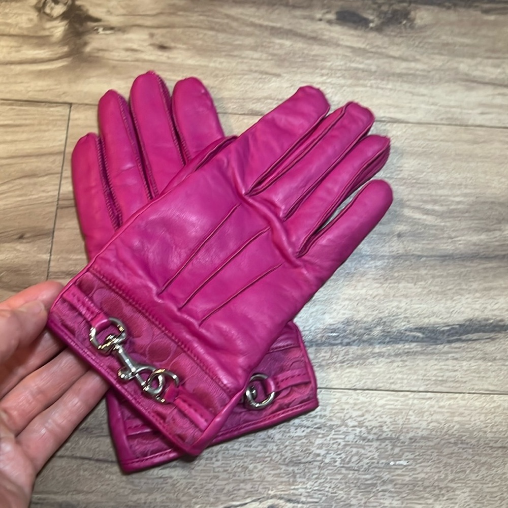 Coach leather gloves 🥰😍❤️ - Picture 2 of 5